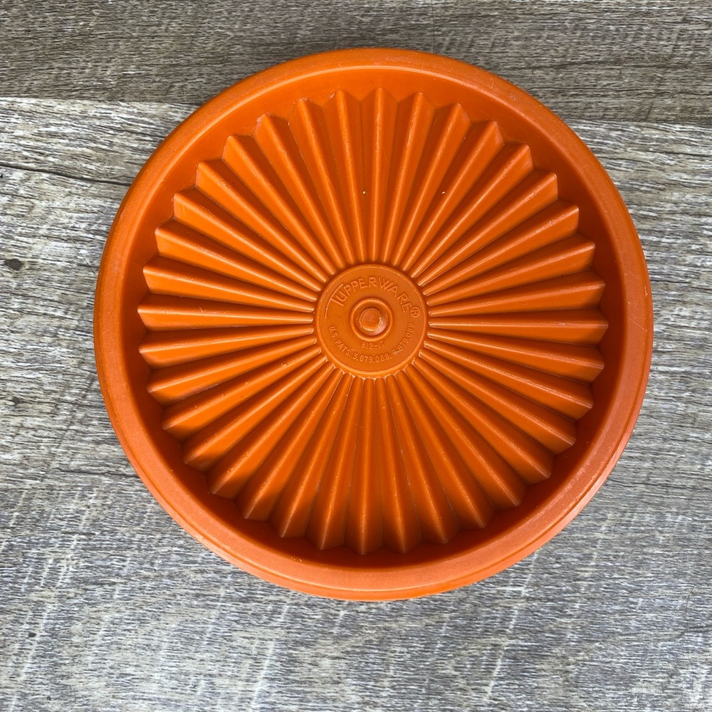 Vintage Tupperware Replacement Servalier Push Lid #812 orange  LID ONLY (2)